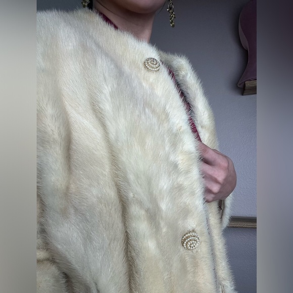 Vintage Real Fur Coat Woman’s Jacket Silk Lining - Picture 2 of 11